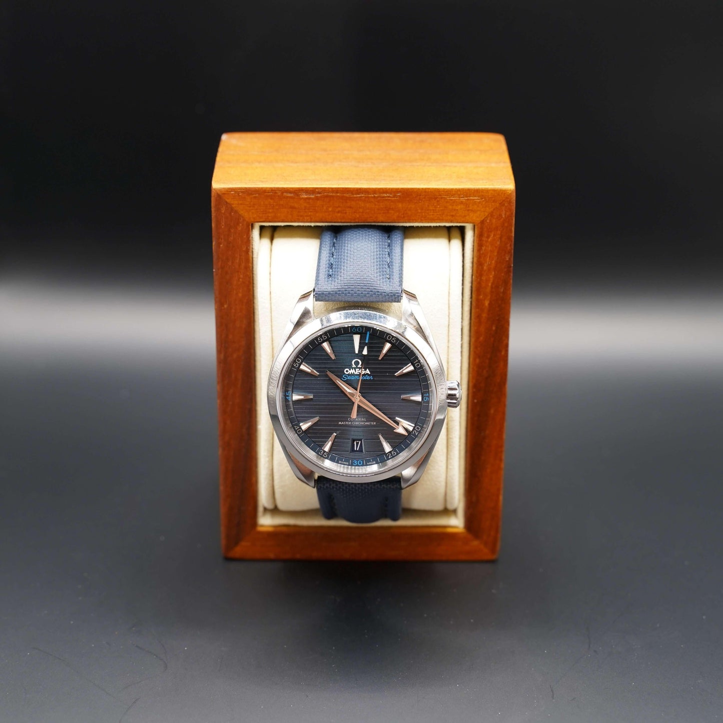 Beige wooden watch case with microsuede interior. The perfect way to show off your love of watches. Made of high-quality wood and microsuede. Available in beige and grey.